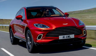 Aston Martin DBX - front tracking